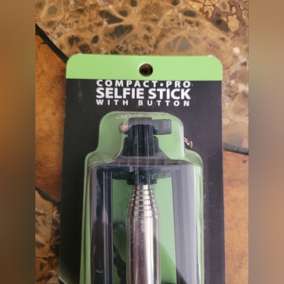 Black Selfie Stick - Picture 2 of 4